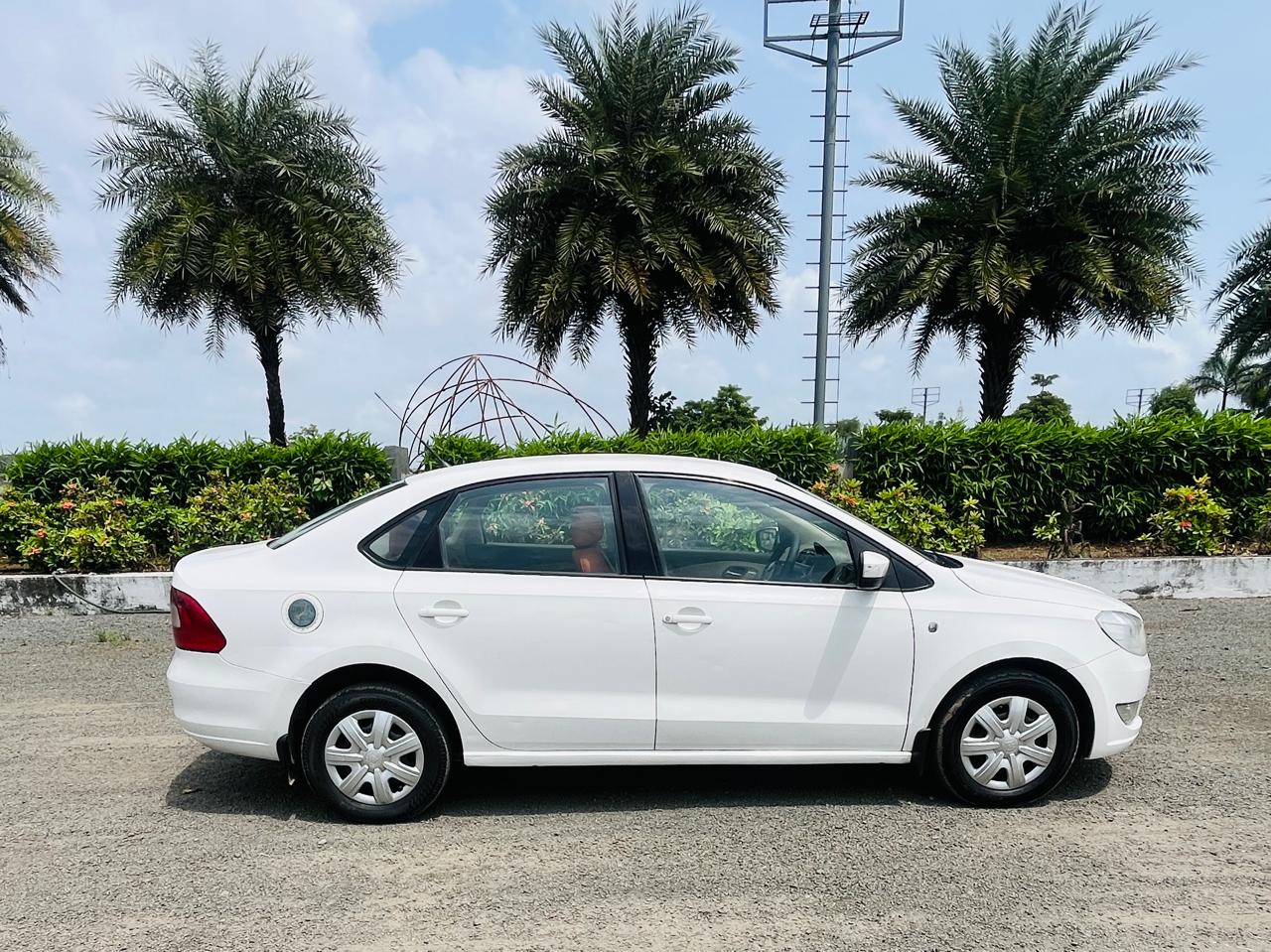 SKODA RAPID AMBITION 2013