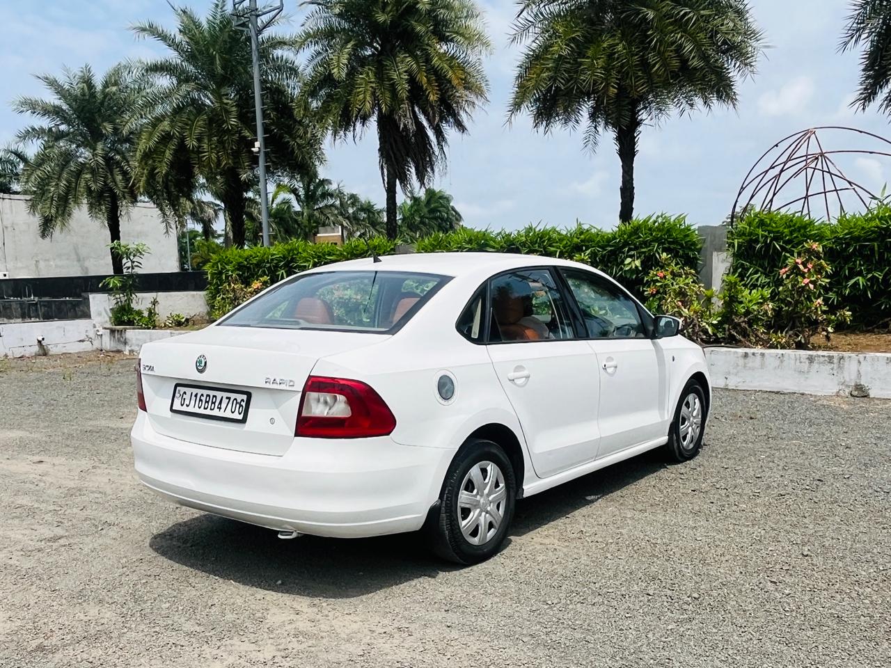 SKODA RAPID AMBITION 2013