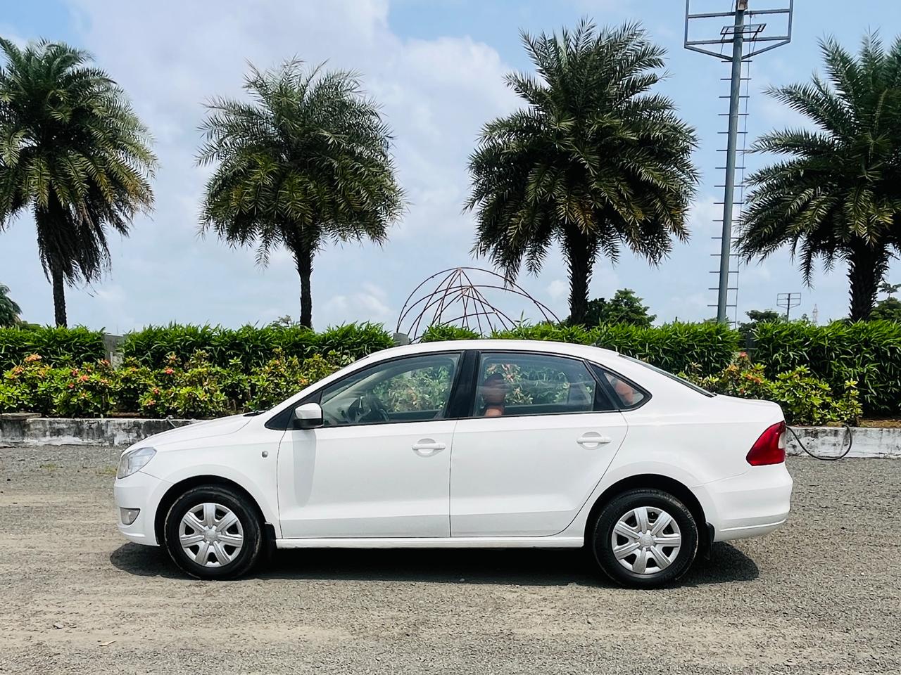 SKODA RAPID AMBITION 2013