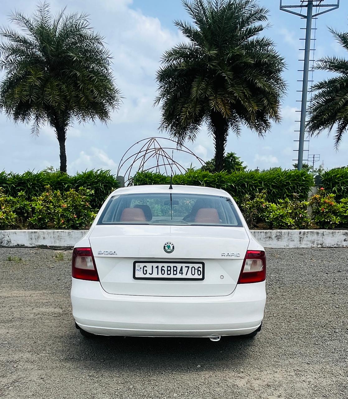 SKODA RAPID AMBITION 2013