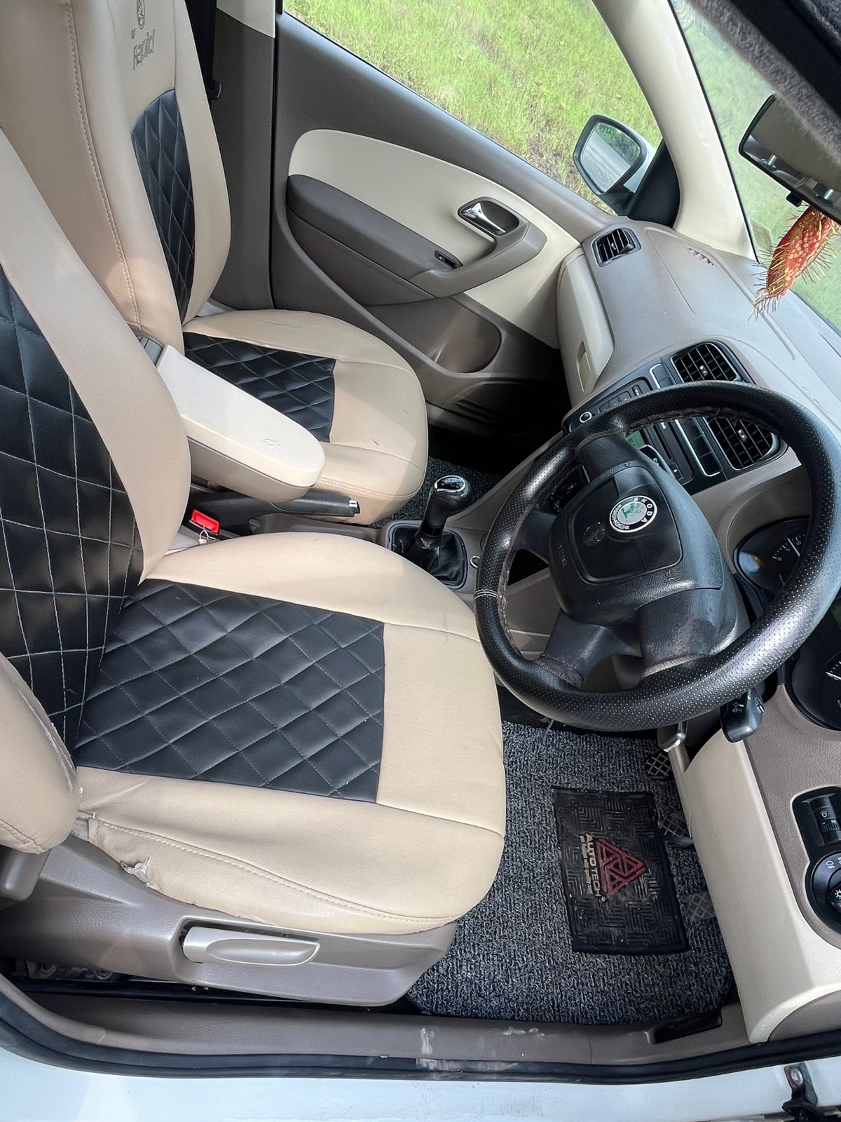 SKODA RAPID AMBITION  2013/2012