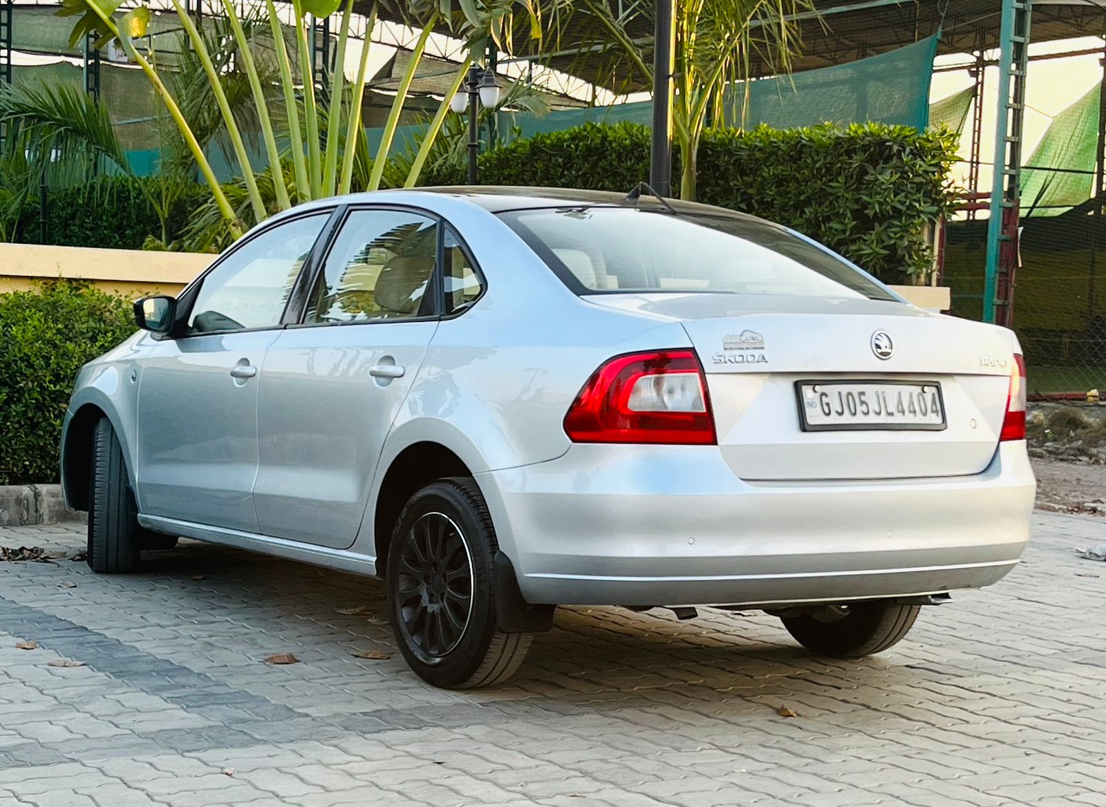 SKODA   RAPID 2015 ELEGANCE (AUTO)