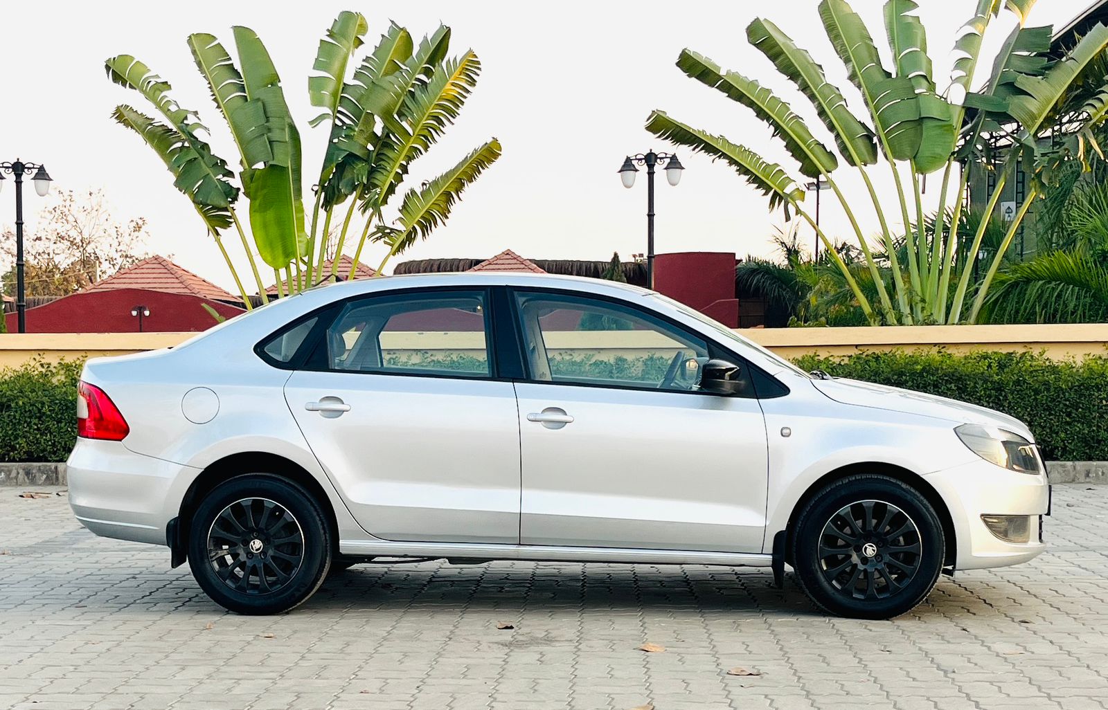 SKODA   RAPID 2015 ELEGANCE (AUTO)