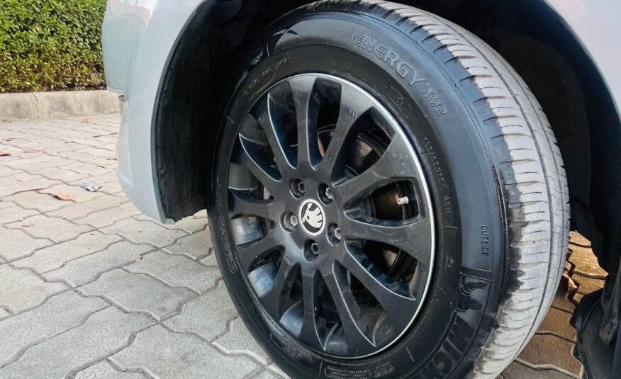 SKODA   RAPID 2015 ELEGANCE (AUTO)